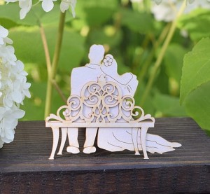 Tekturka Państwo Młodzi na ławeczce