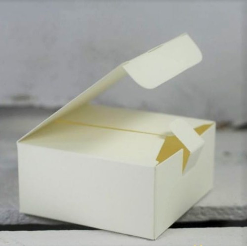Pudelko_na_upominki_kwadratowe_-_kremowe01(2).jpg